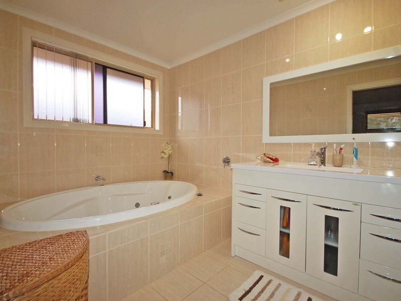 17 Country Club Drive, Wingham NSW 2429