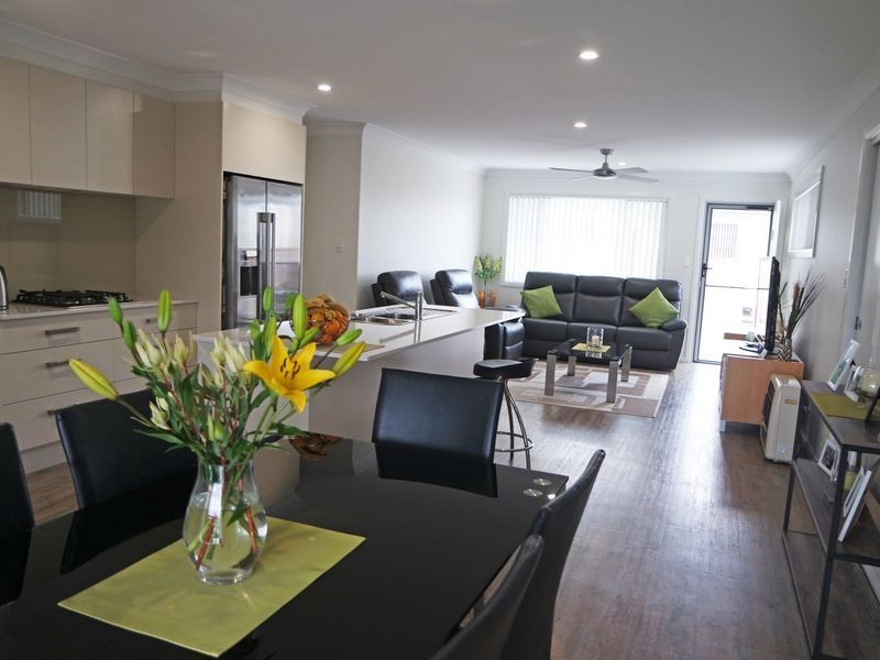 2/4 Appletree Street, Wingham NSW 2429