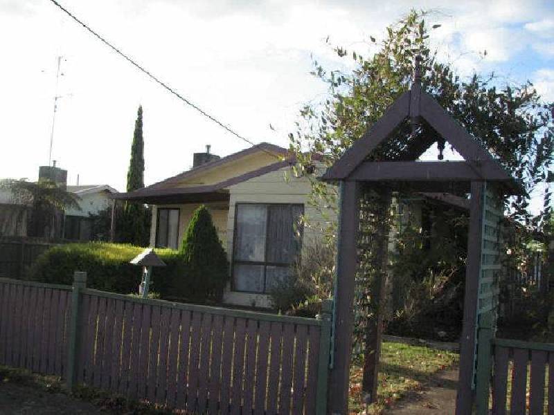 2 Ellinbank Street, Newborough VIC 3825