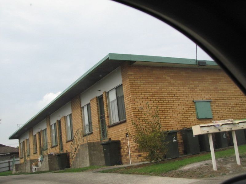 2/16 Law Street, Newborough VIC 3825