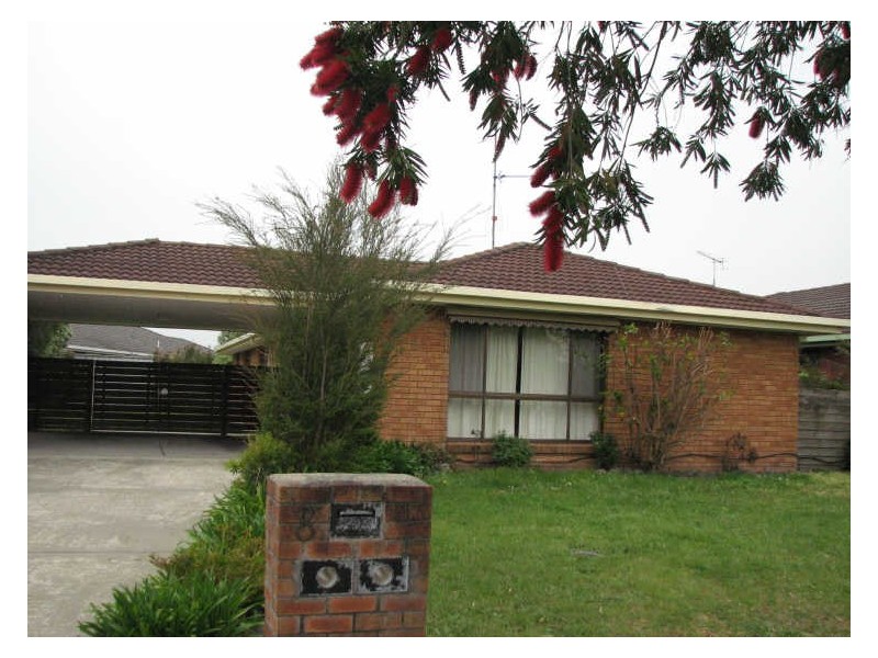 8 Hall Court, Newborough VIC 3825