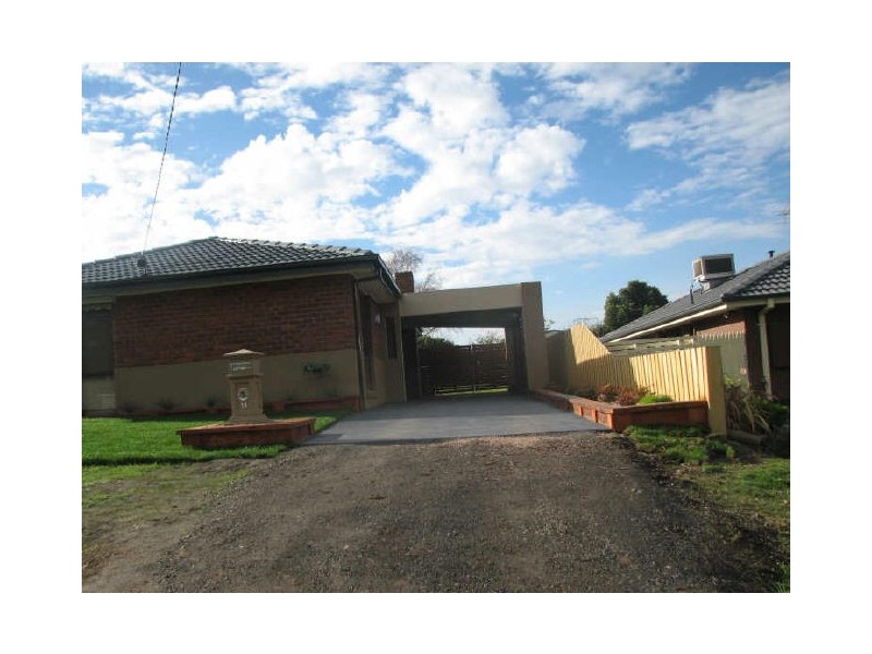 19 Cemetary Road, Moe VIC 3825
