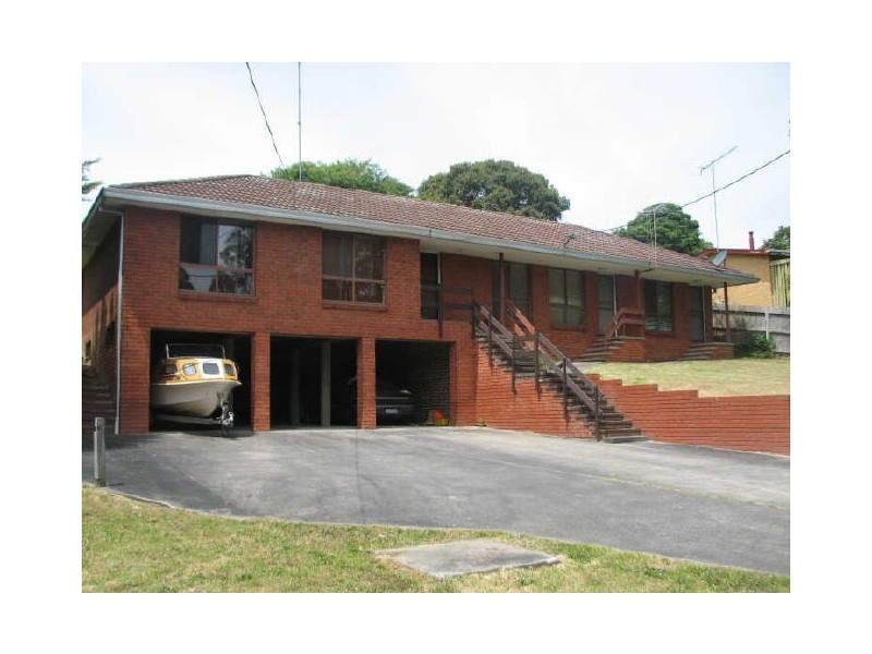 2/21 Haunted Hills Road, Newborough VIC 3825