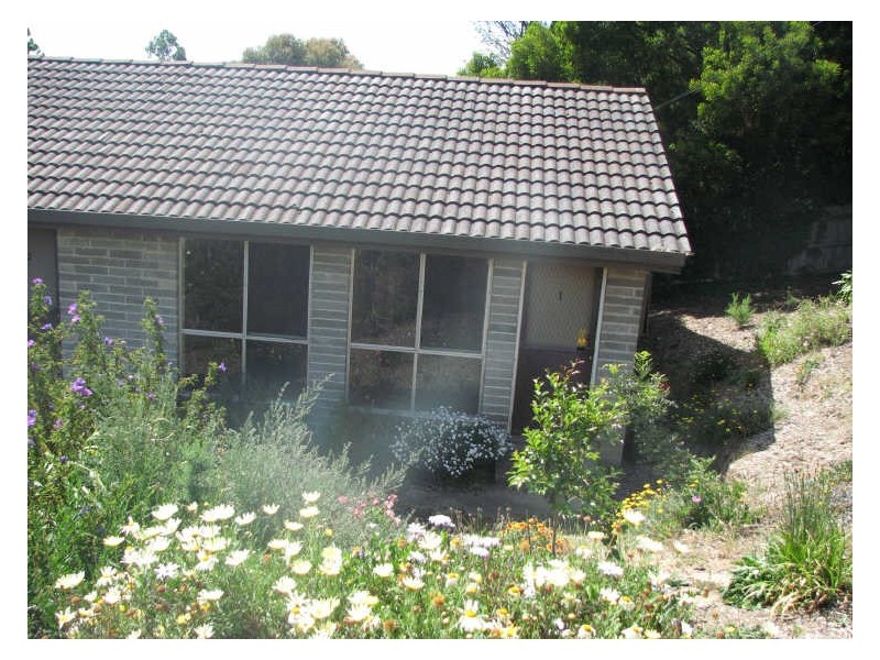 1/47-49 Smallburn Avenue, Newborough VIC 3825