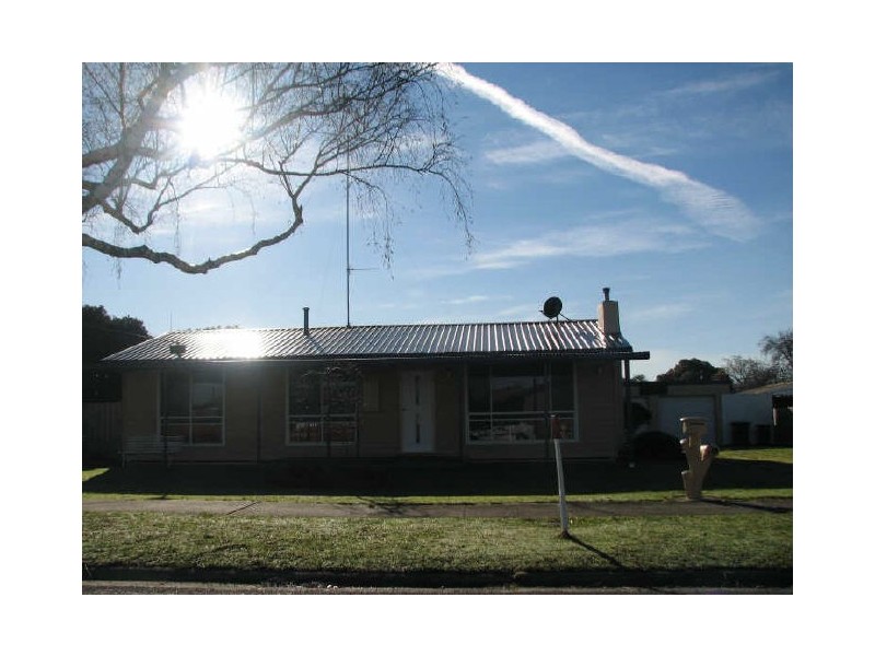 12 Tuxford Street, Newborough VIC 3825