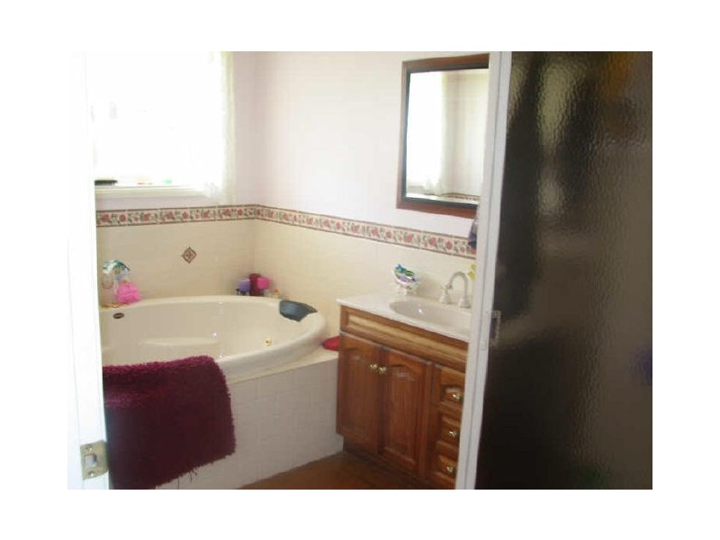 12 School Road, Willow Grove VIC 3825