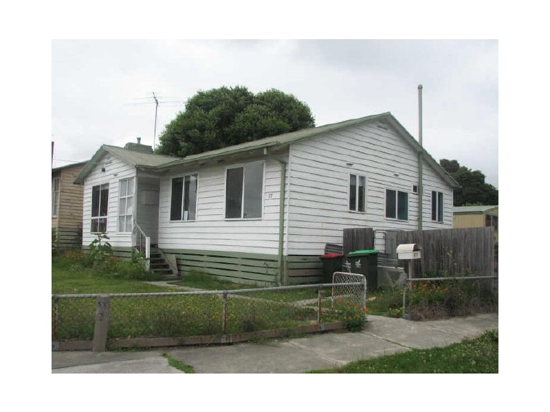 27 Elizabeth Street, Moe VIC 3825