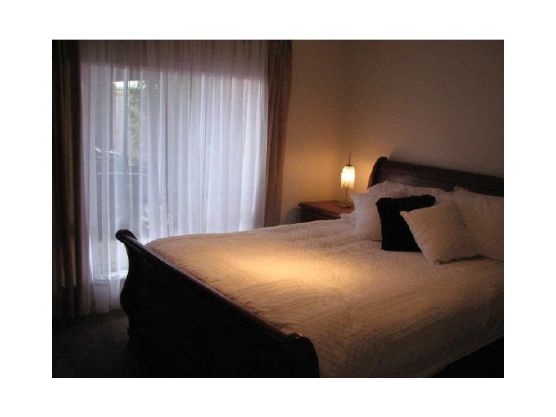 3/24 Ollerton Avenue, Newborough VIC 3825