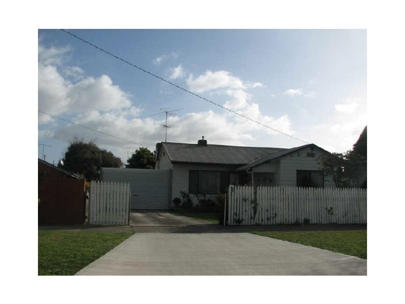 2 Parer Avenue, Moe VIC 3825