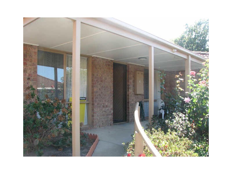 10/15 Burrage court, Moe VIC 3825