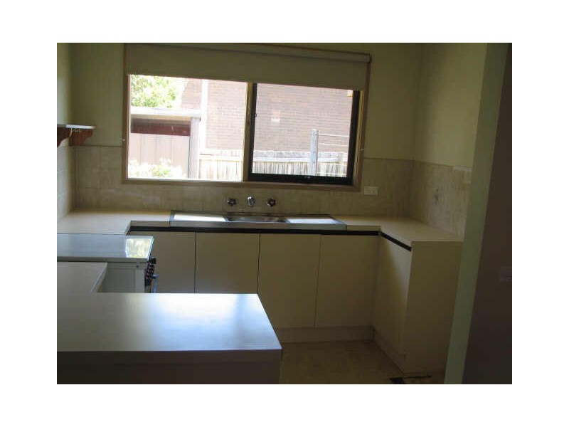 10/15 Burrage court, Moe VIC 3825