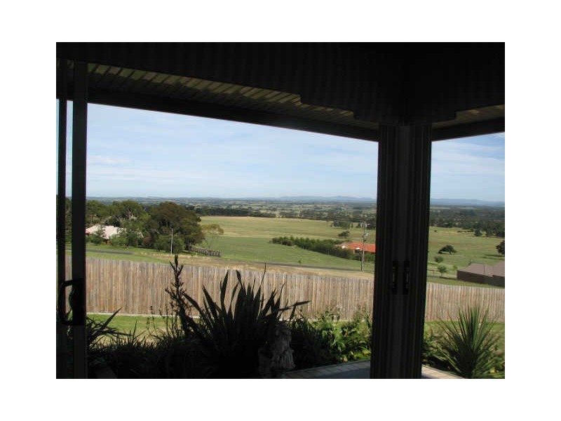 5 Sharnee Court, Moe VIC 3825