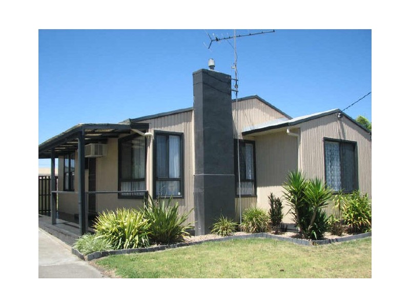 17 Belbrook Street, Newborough VIC 3825