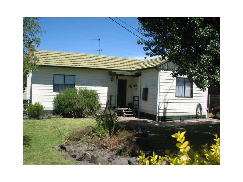 9 Monte Cresent, Moe VIC 3825