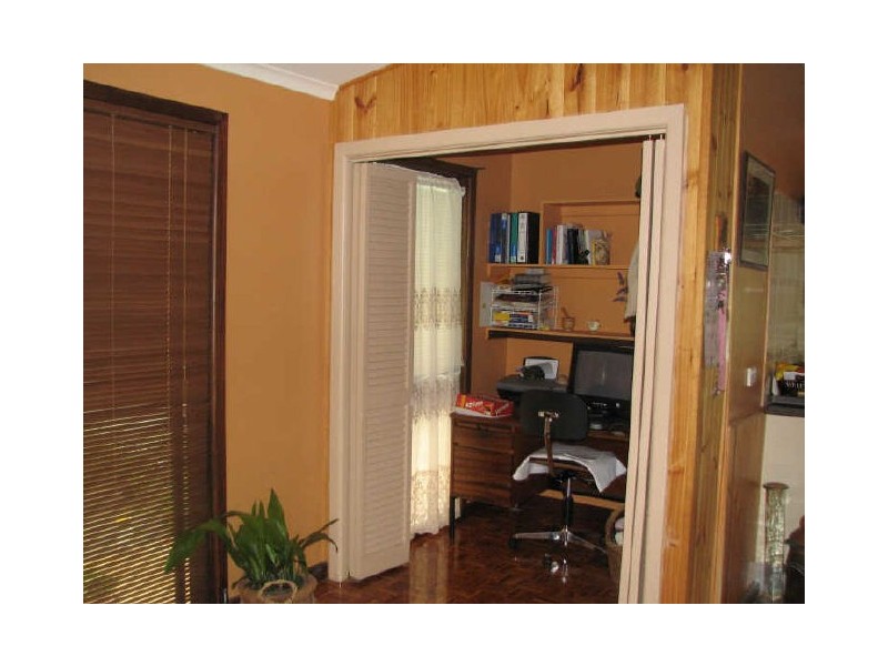 76 Hennessey Street, Moe VIC 3825