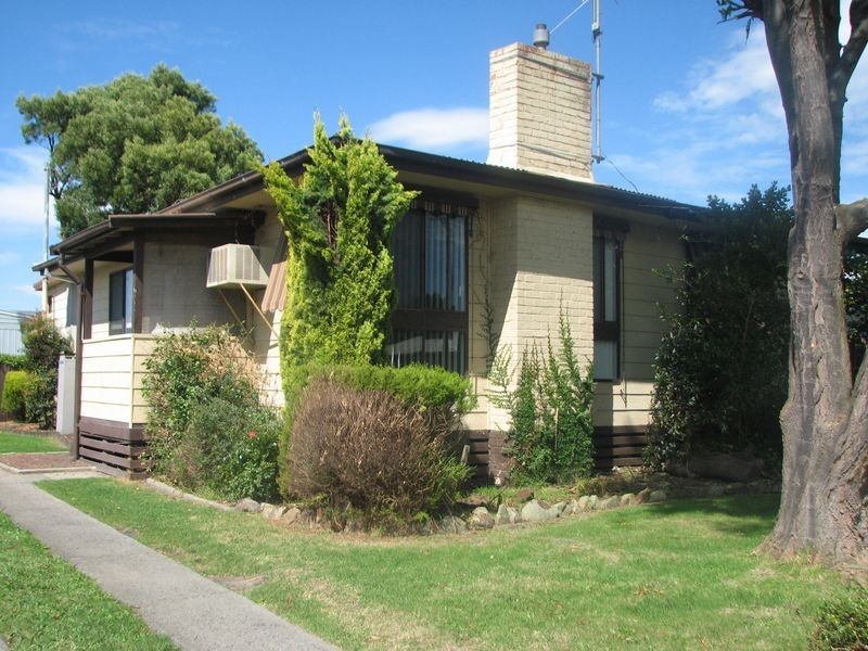 11 Alexander Avenue, Moe VIC 3825