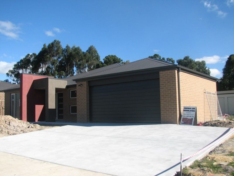 13 Sweetwater Place, Moe VIC 3825