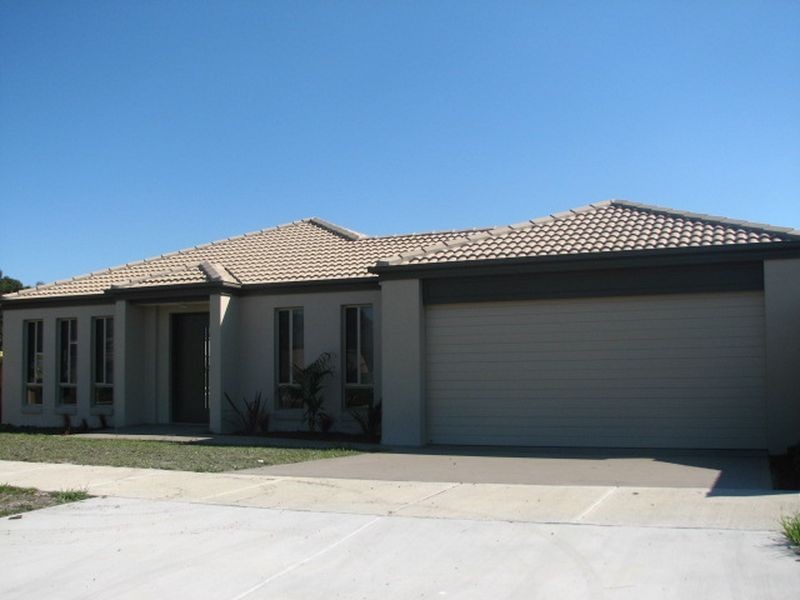 6 Sweetwater Place, Moe VIC 3825