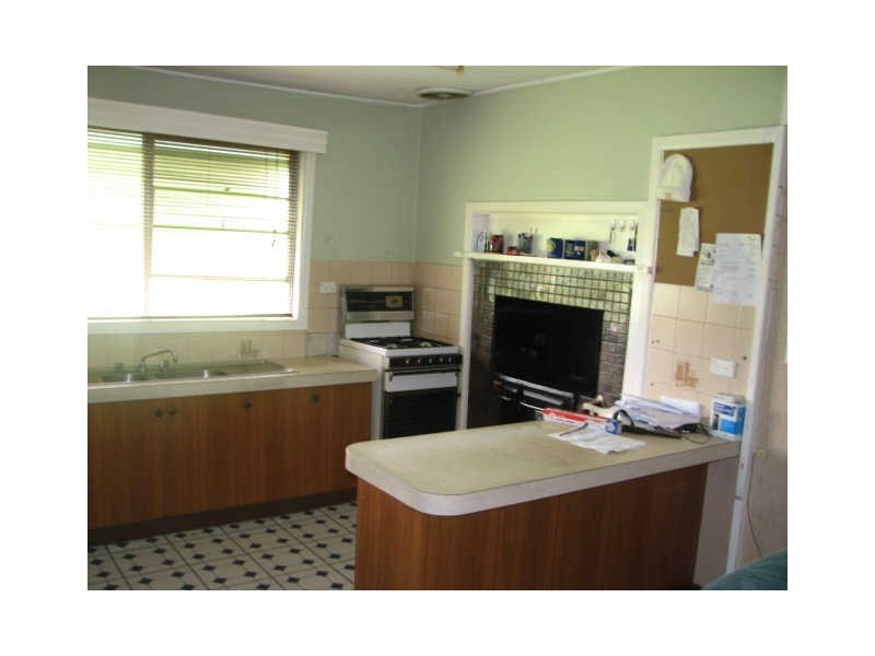 77 Fowler Street, Moe VIC 3825