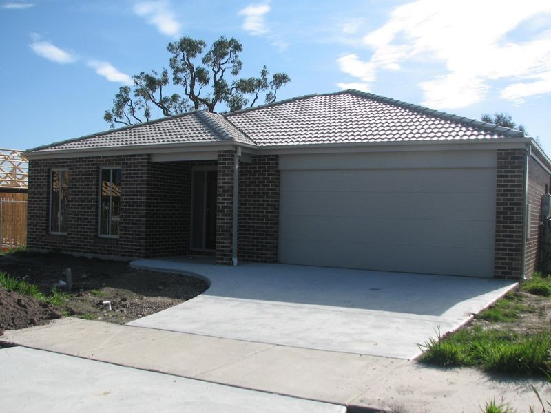 R1 Sweetwater Place, Moe VIC 3825