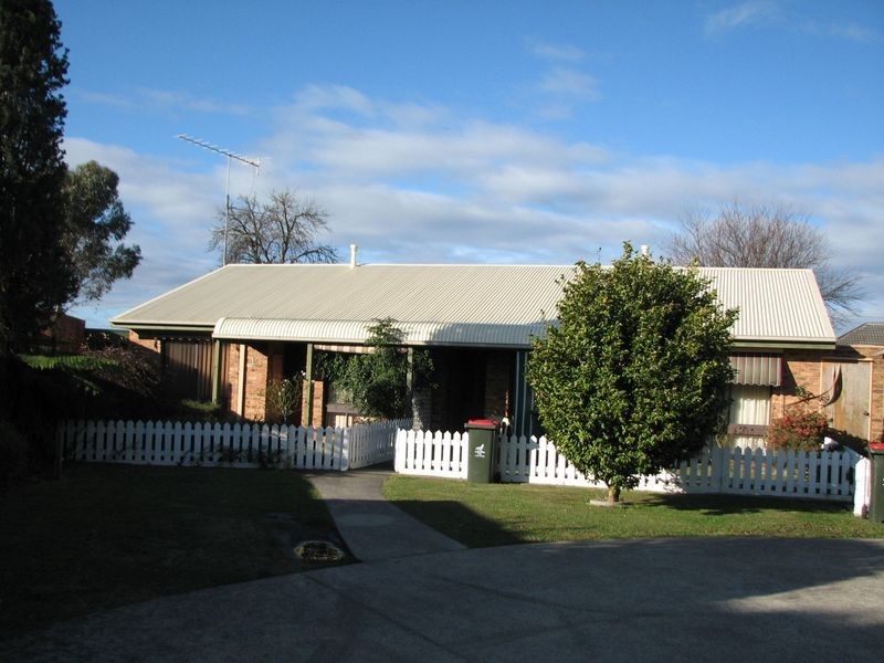 2/6 Baxter Court, Moe VIC 3825