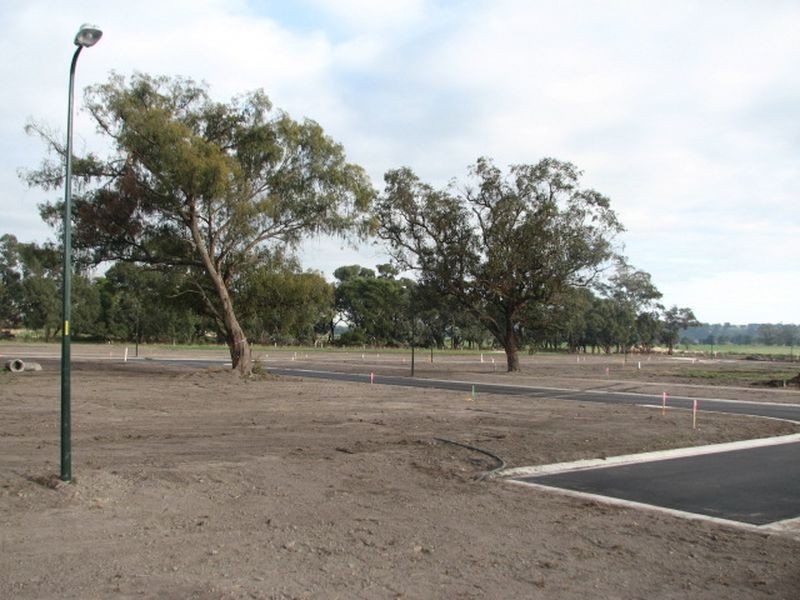 Sweetwater Place, Moe VIC 3825