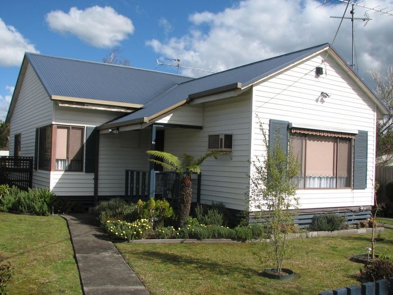17 Bristol Street, Moe VIC 3825