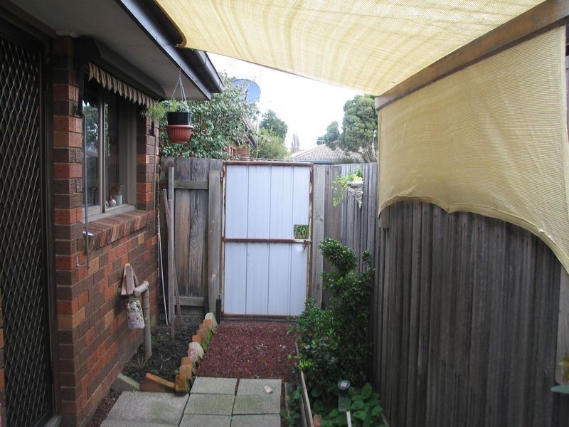 3/5 Hyland, Moe VIC 3825