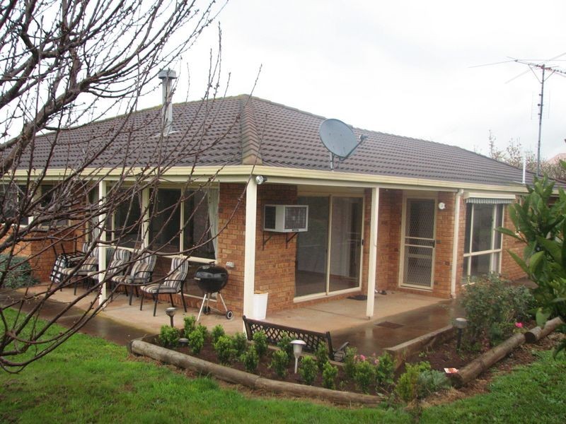 6 Hakea Court, Drouin VIC 3818