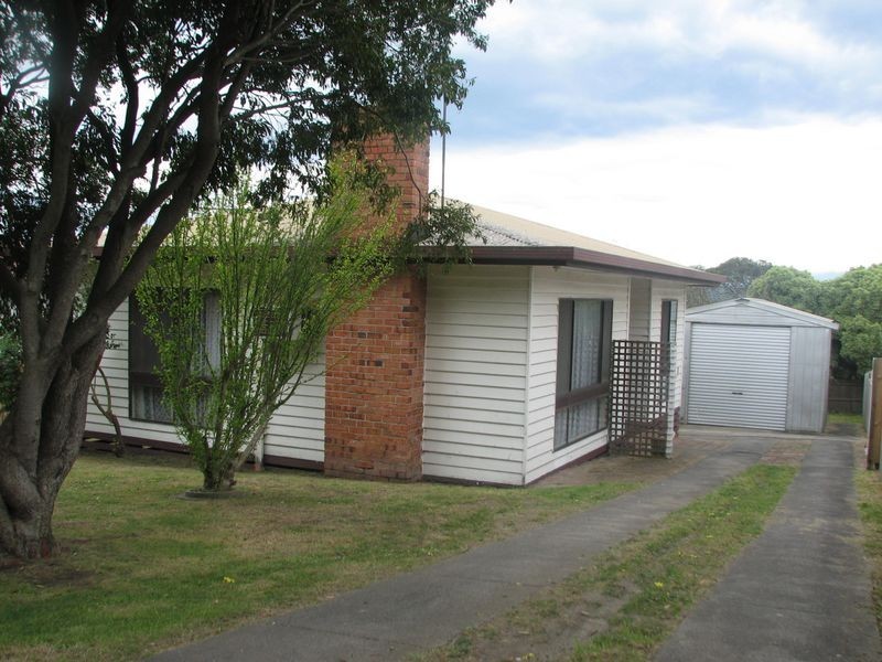 10 Windsor Avenue, Moe VIC 3825