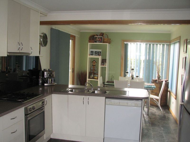 20 Boolarra Avenue, Newborough VIC 3825