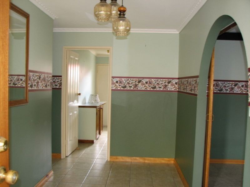 27 Castle Street, Moe VIC 3825