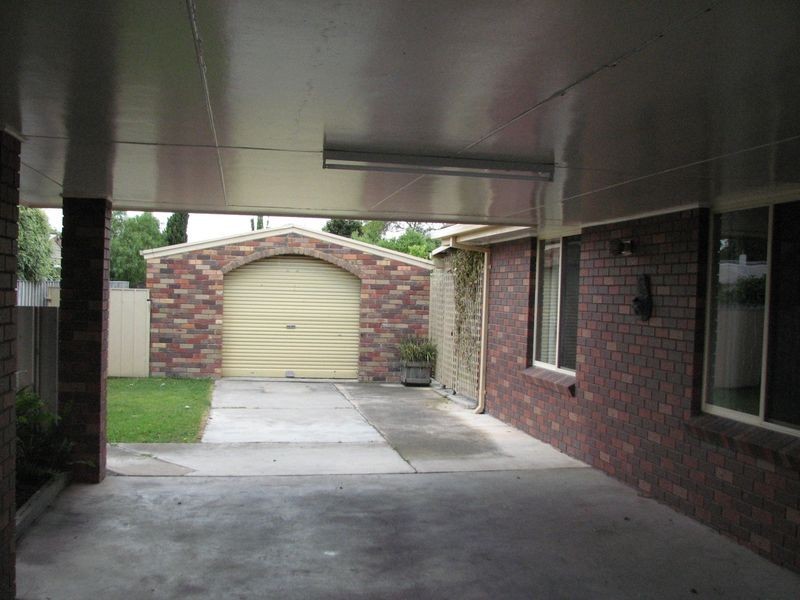27 Castle Street, Moe VIC 3825