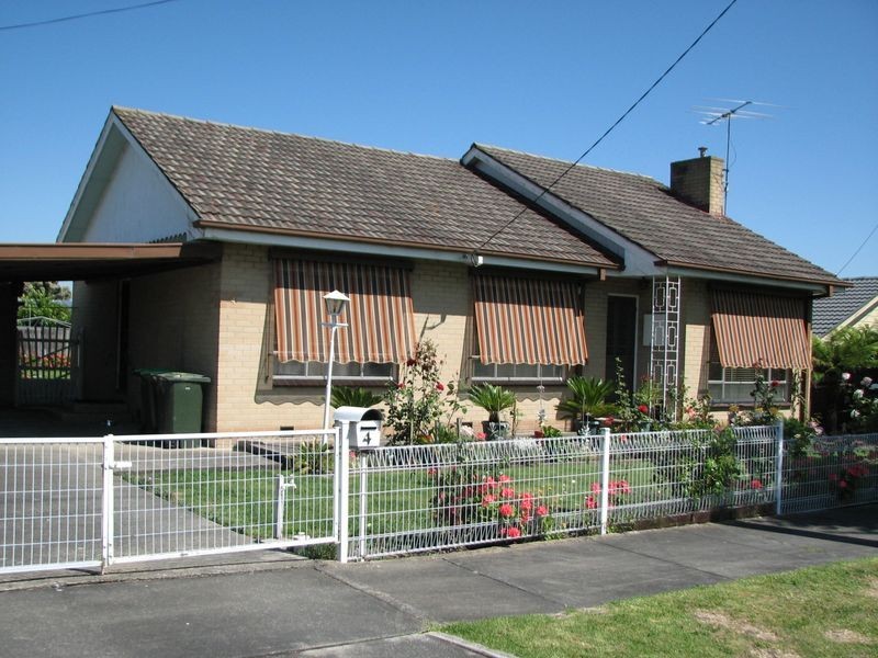 4 Roberts Street, Moe VIC 3825