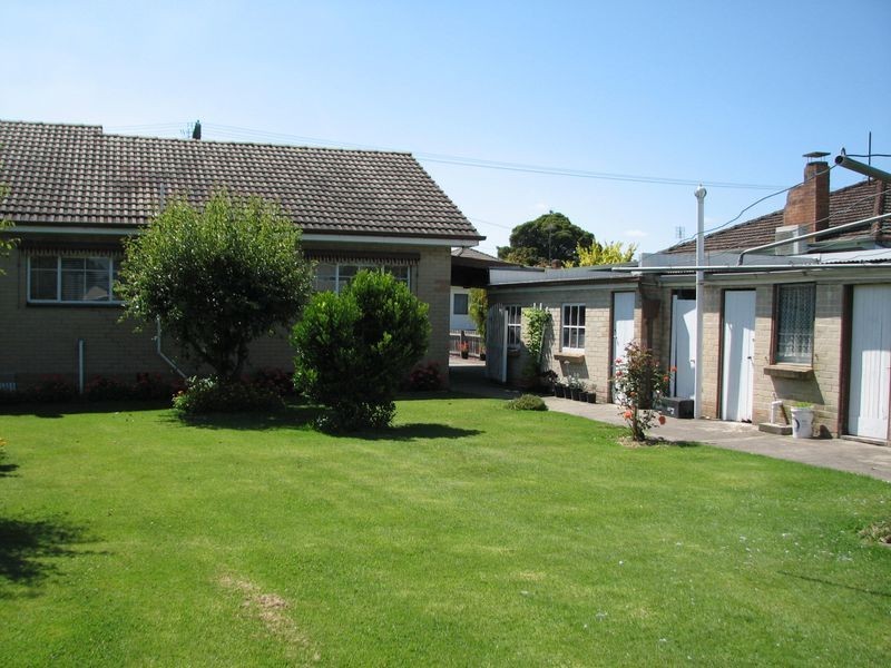 4 Roberts Street, Moe VIC 3825