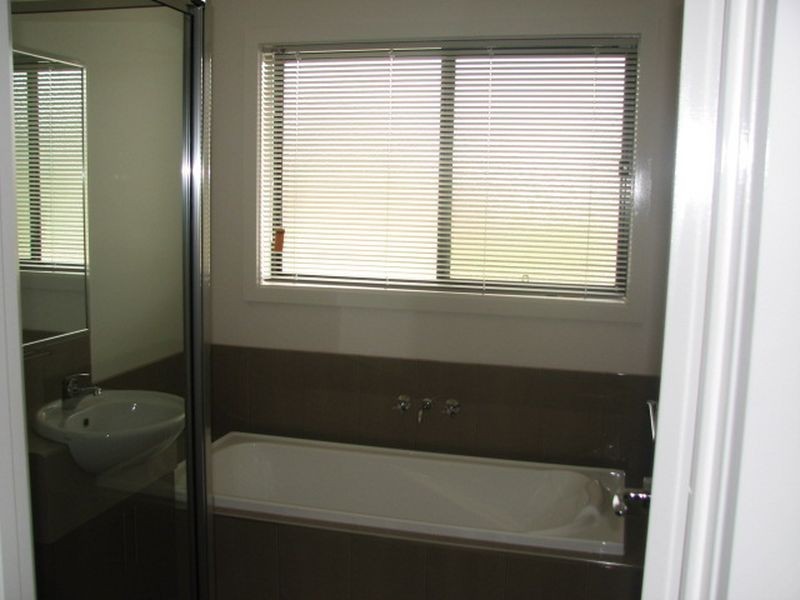 1/16 Sweetwater Place, Moe VIC 3825