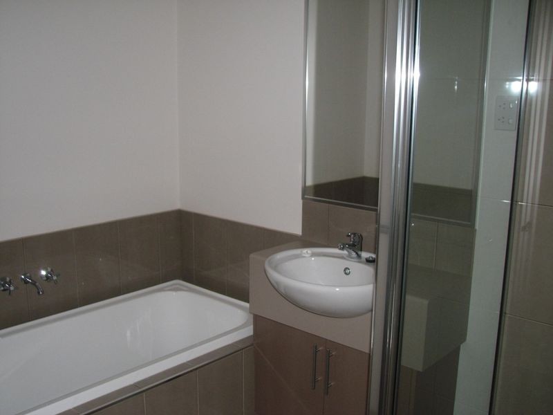 2/16 Sweetwater Place, Moe VIC 3825