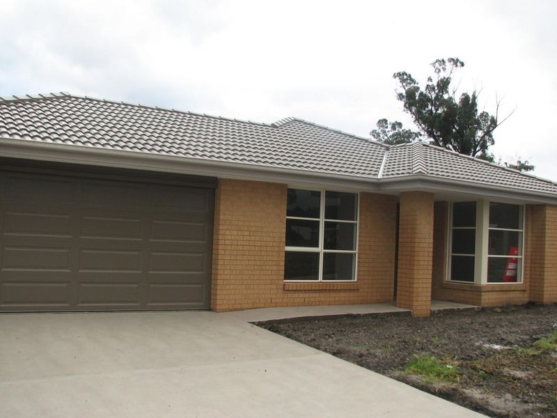43 Sweetwater Place, Moe VIC 3825