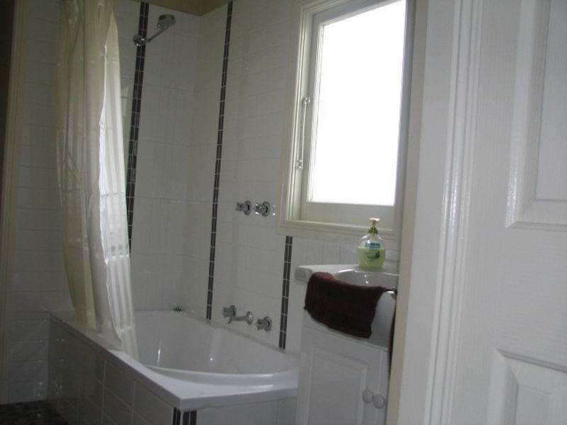 16 Chamberlain Road, Newborough VIC 3825