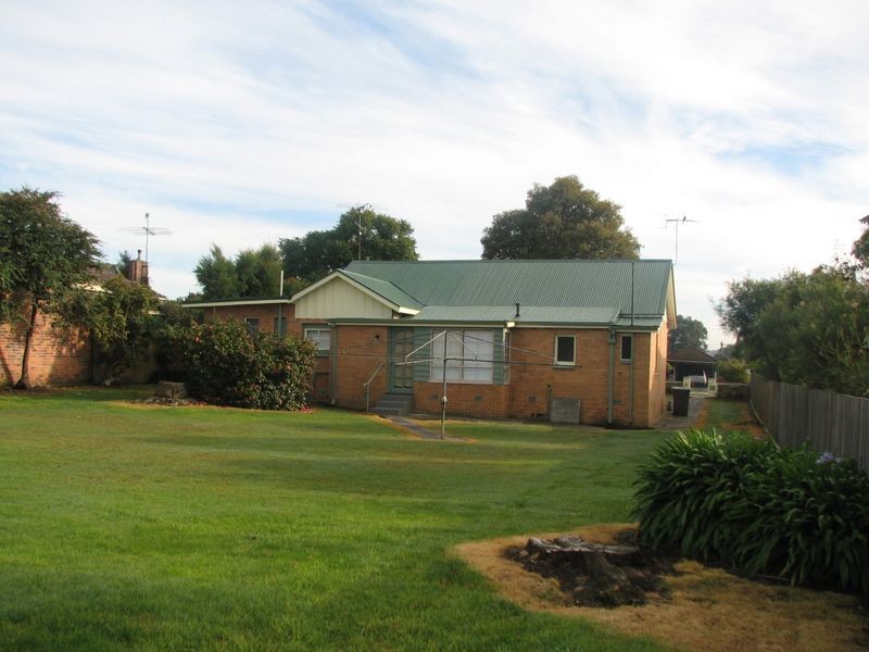 16 Chamberlain Road, Newborough VIC 3825