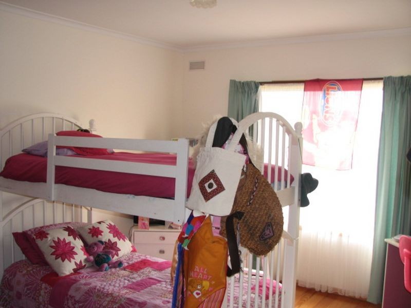 5 Robert Street, Moe VIC 3825