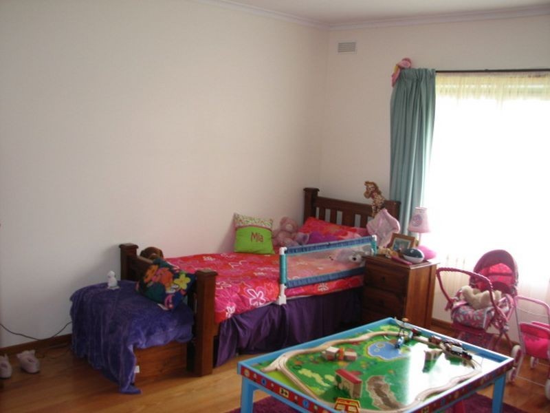 5 Robert Street, Moe VIC 3825