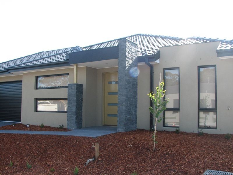 1A Sweetwater Place, Moe VIC 3825