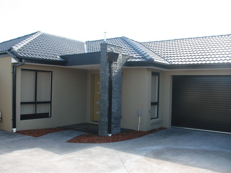 1B Sweetwater Place, Moe VIC 3825