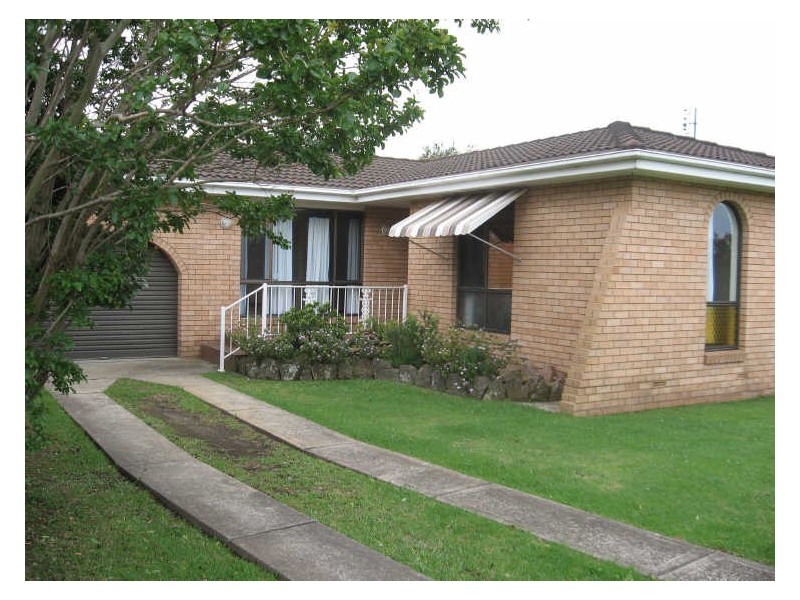 27 Amalfi Crescent, Nowra NSW 2541