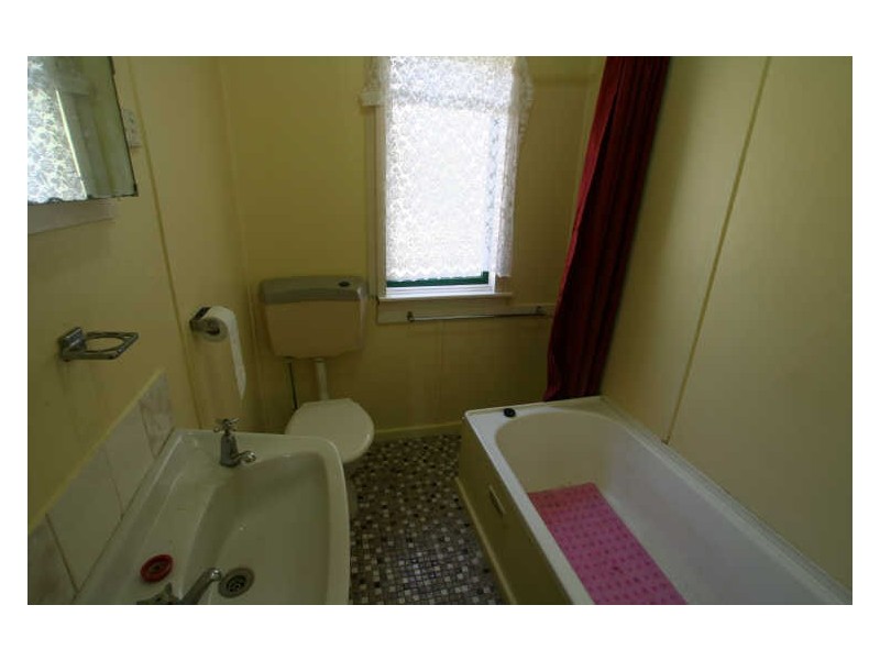 12 Quiberon Street, Nowra NSW 2541