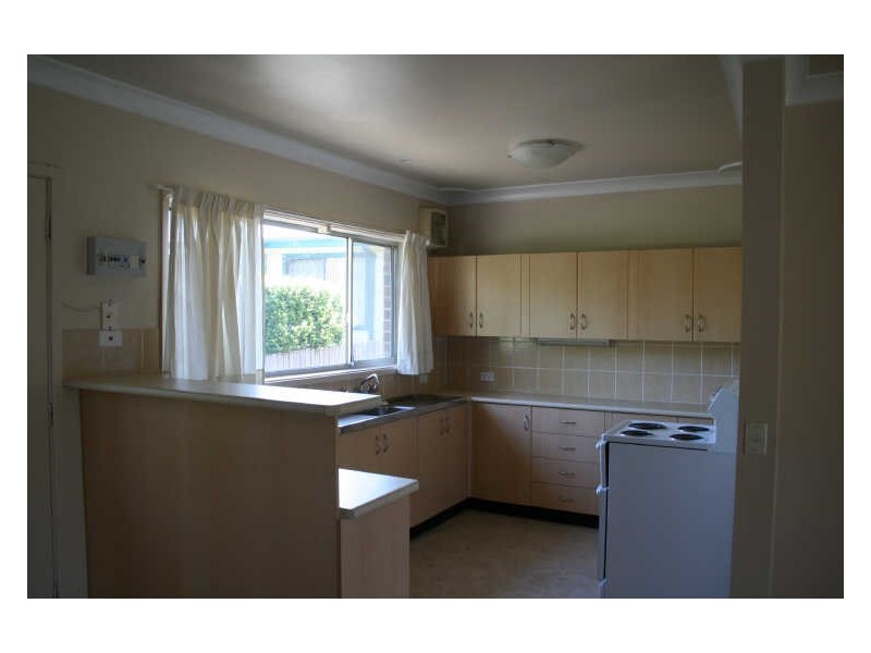 2/430 Princes Highway, Bomaderry NSW 2541