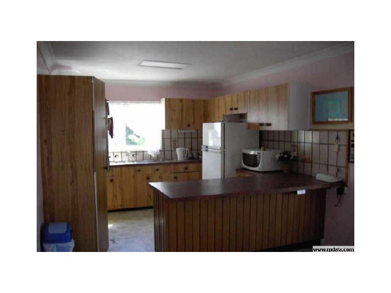 290 Princes Hwy, Bomaderry NSW 2541