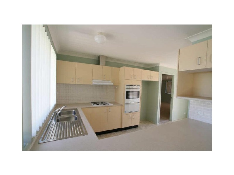 10 Illawarra Circuit, Worrigee NSW 2540