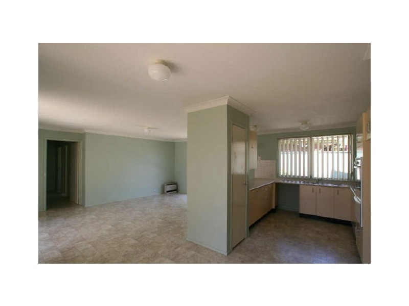 10 Illawarra Circuit, Worrigee NSW 2540